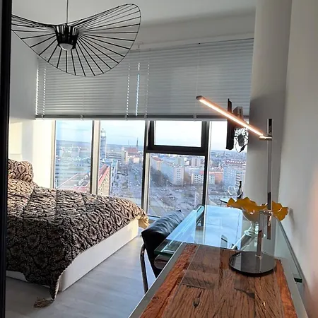 Hanza Tower Level Xv Signature 3*