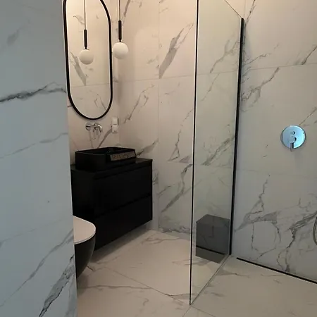 Hanza Tower Level Xv Signature