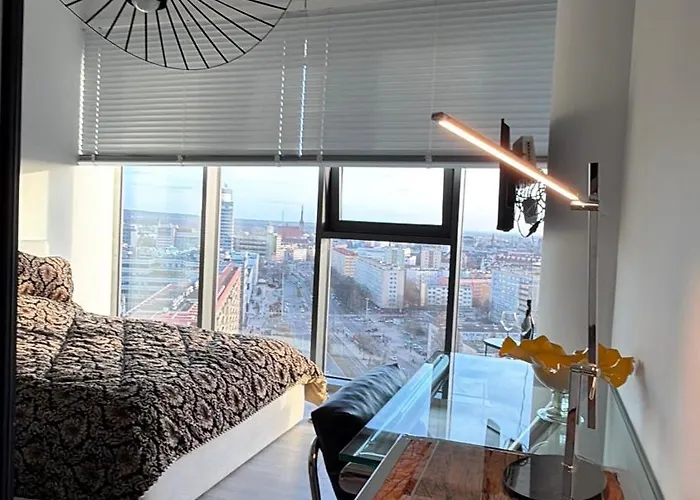 Hanza Tower Level Xv Signature 3*