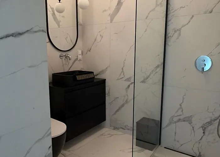 Hanza Tower Level Xv Signature